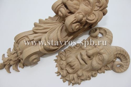 Carved window casings in Vladimir