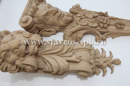 Carved door casings in Arkhangelsk