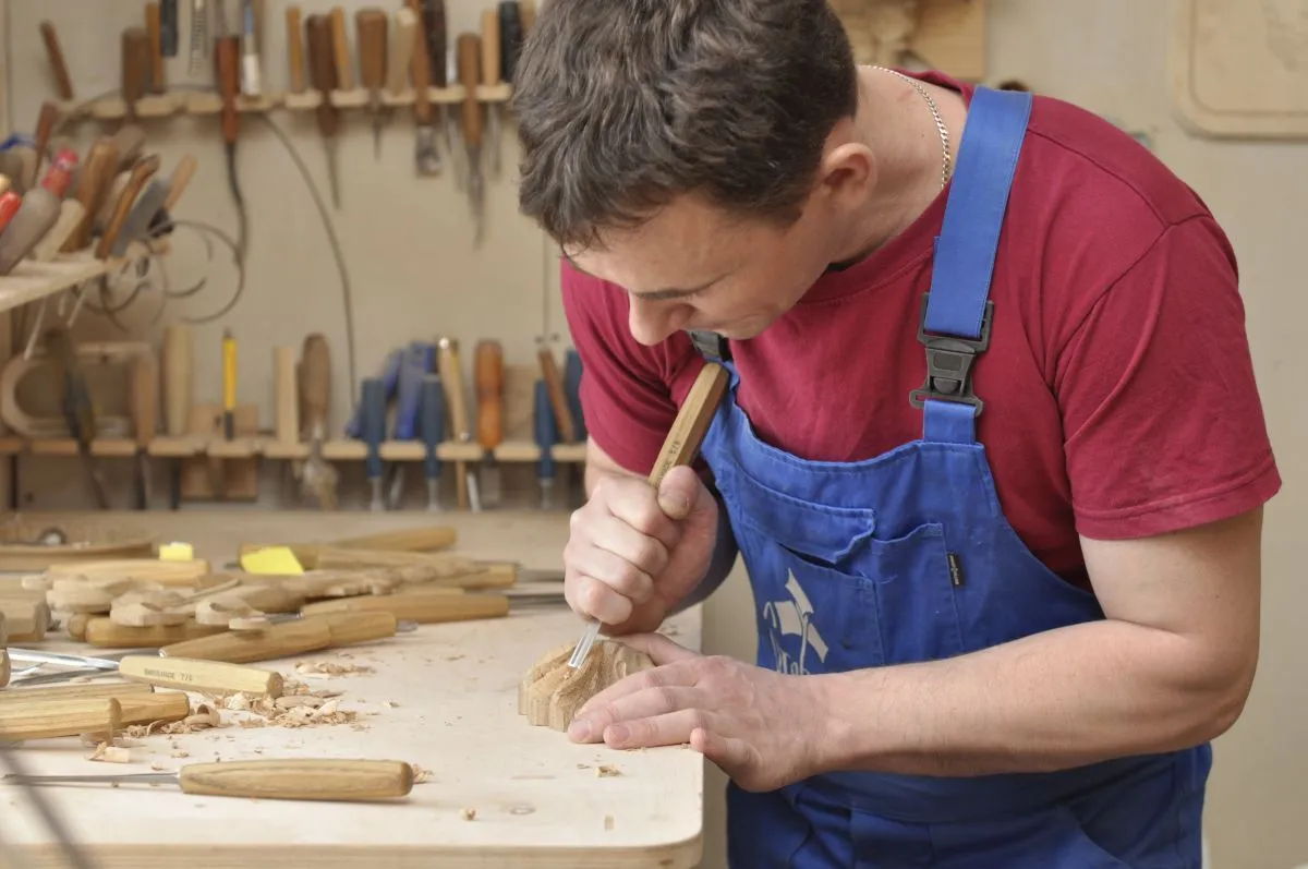 How to Choose a Carved Wooden Item