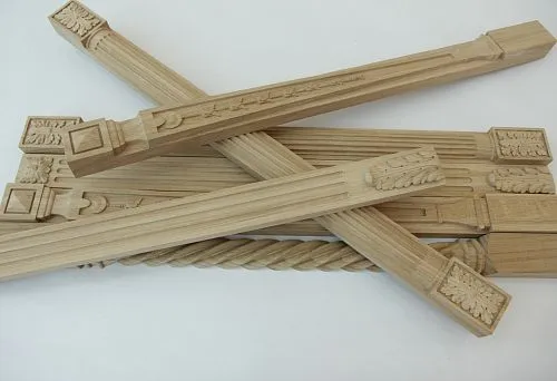 Composition of wooden decorative elements with botanical motifs, demonstrating the skill of traditional craftsmanship.