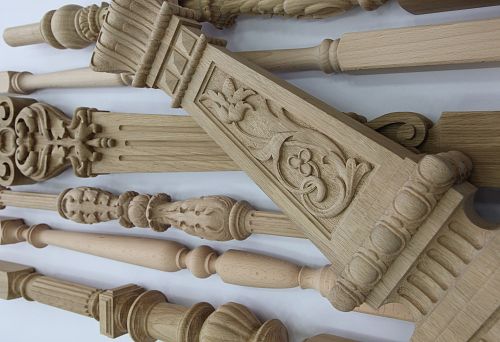 Collection of Carved Wooden Balusters: Elements from Oak and Beech