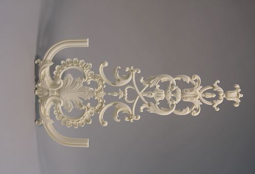 Polyurethane ceiling molding with classic ornament for chandelier