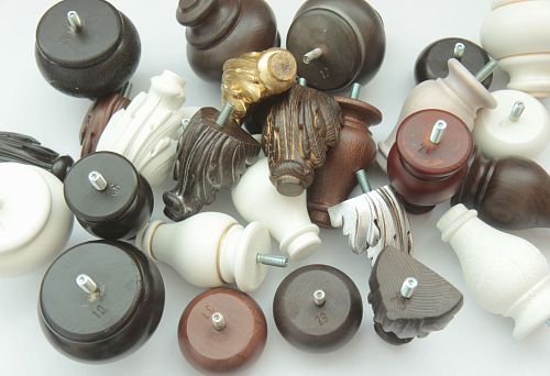 Assortment of wooden legs in natural wood of various shapes