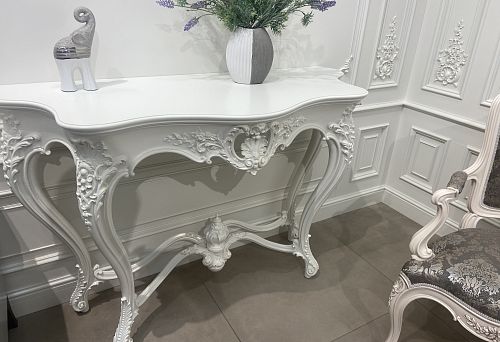 Classic console made of solid wood with decorative patterns