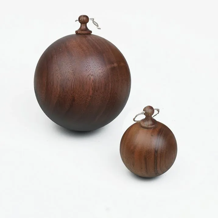 SUV-002 Christmas balls made of solid beech, light texture for Scandinavian and classic interiors