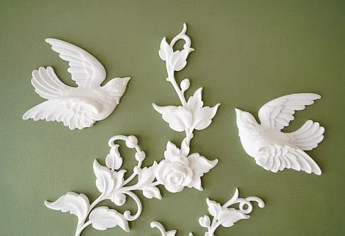 Polyurethane decorative elements in the form of elegant white birds and floral pattern