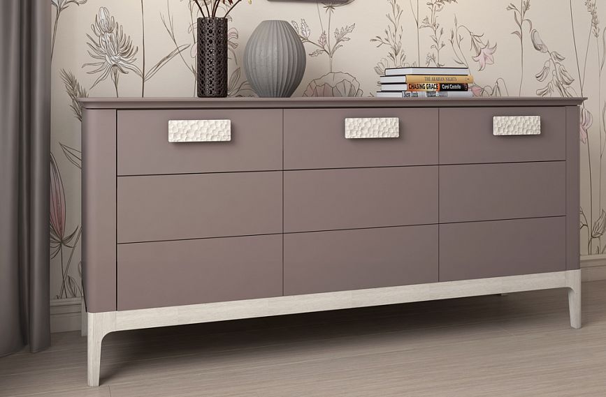 Example of Komod KMD-007 styling with Mercury HL-038 drawer handles and geometric legs MN-186 in a hallway interior.