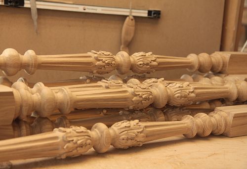 Carved wooden semi-finished products &mdash; elements for furnishing furniture and interiors