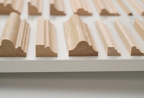 Set of wooden profiles of different shapes and cross-sections, demonstrating material options for finishing and construction