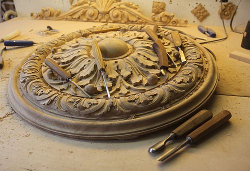 Carving process in natural wood &mdash; creating an artistic element by hand