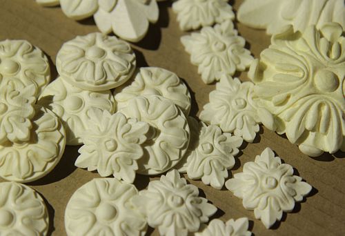 Decorative round polyurethane molding with floral ornament