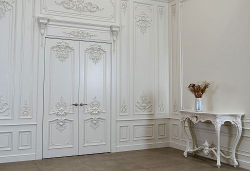 Italian Baroque Furniture - Carved White Console in a Classic Interior
