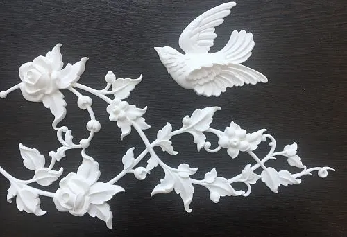 Polyurethane molded decorative elements