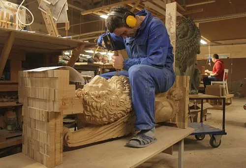 Creating wooden decorative elements for furniture in the STAVROS workshop