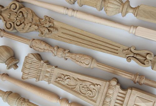 Flat decorative balusters made of solid oak and beech &mdash; hand-carved