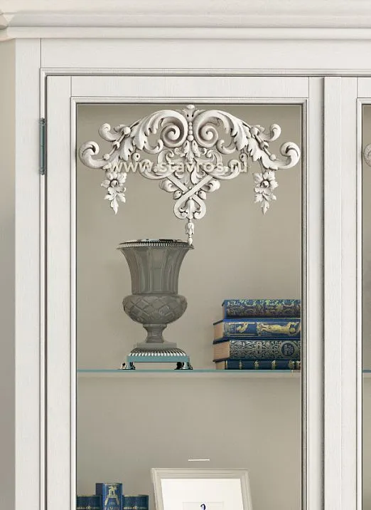 Detailed view of the floral ornament on the appliqu&eacute; from the C-008-1 wooden decor set