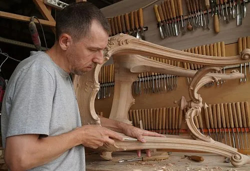 Processing of carved coffee table