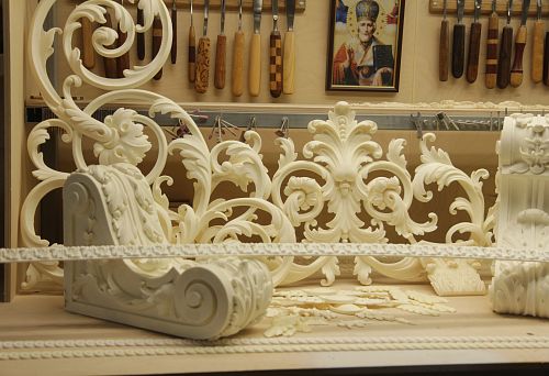 Decorative elements for the ceiling in the workshop