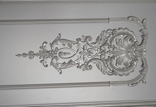 Фасадная лепнина из полиуретана серебристого цвета с классическим орнаментом