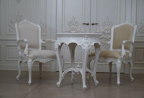 White carved furniture &ndash; a stylish solution for a luxurious interior