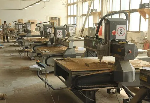 Furniture production workshop: equipment and personnel operation