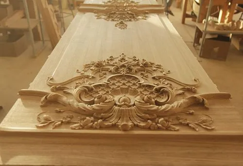 Elegant wall-mounted decor with floral pattern &ndash; an elegant solution for a stylish interior.