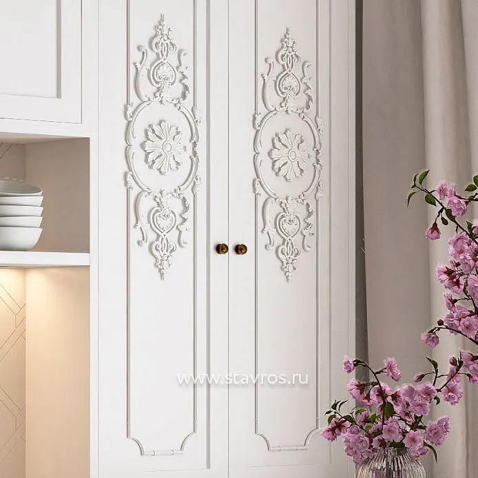Carved facades with decorative appliqu&eacute;s in kitchen KUH-011