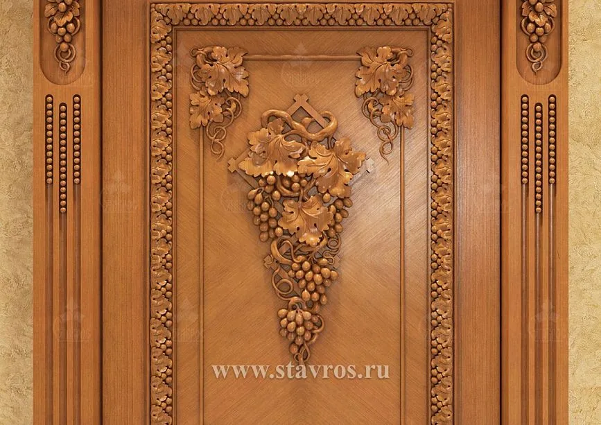 Decorative door in solid wood with carving